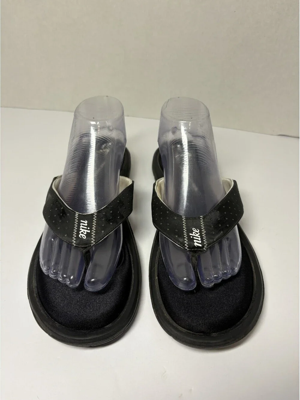 NIKE Comfort Footbed Womens 11 Black White Cushioned Thong Flip Flop Sandals